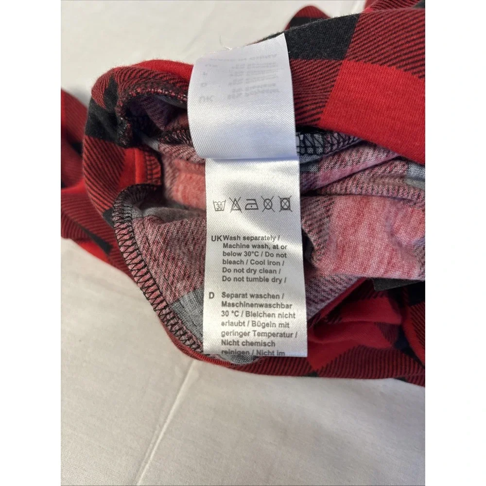DJT Skirt With Attached Shorts Skort Women’s Size XL Red Black Plaid Pull On